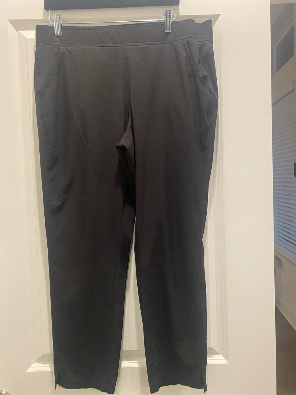 Eddie Bauer Women's Straight Leg Pants in Black